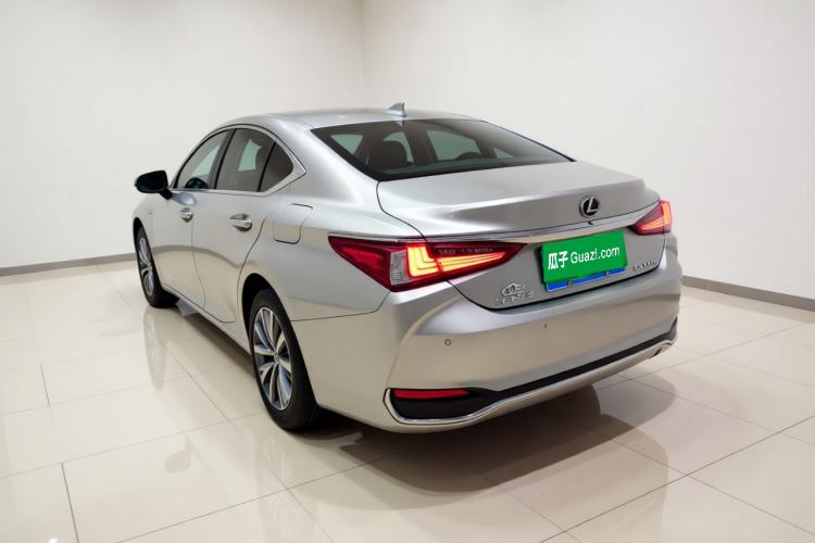 Used Lexus ES 2020 200 Excellence Edition Rear Left 45 Deg