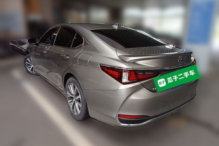 Used Lexus ES 2020 300h Premier Edition Rear Left 45 Deg