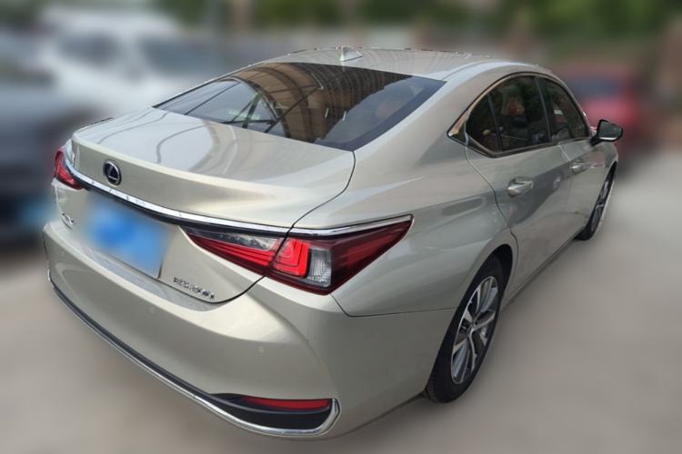 Used Lexus ES 2020 200 Excellence Edition Rear Right 45 Deg