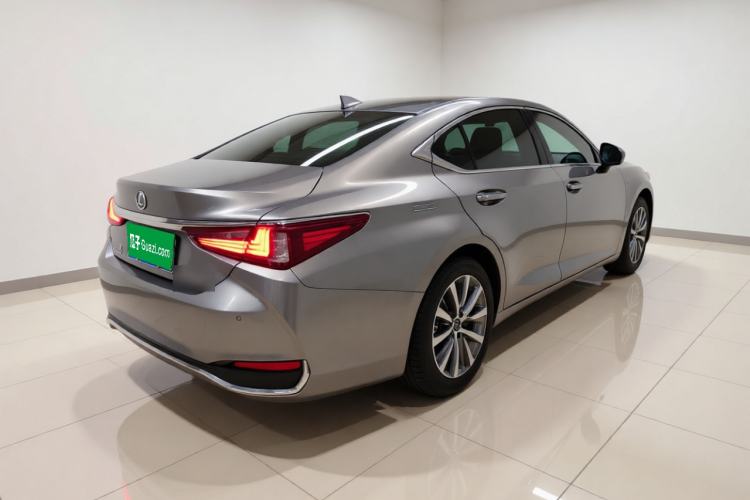 Used Lexus ES 2020 200 Excellence Edition Rear Right 45 Deg