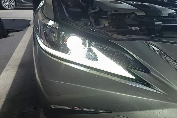 Used Lexus ES 2020 300h Premier Edition Right Front Headlight