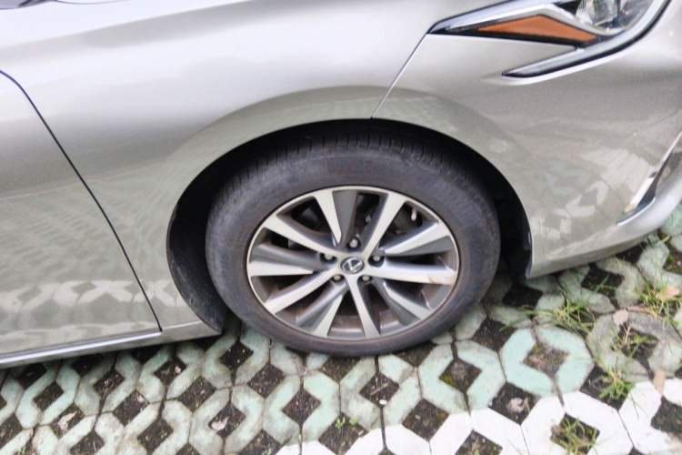 Used Lexus ES 2020 200 Excellence Edition Right Front Wheel Hub