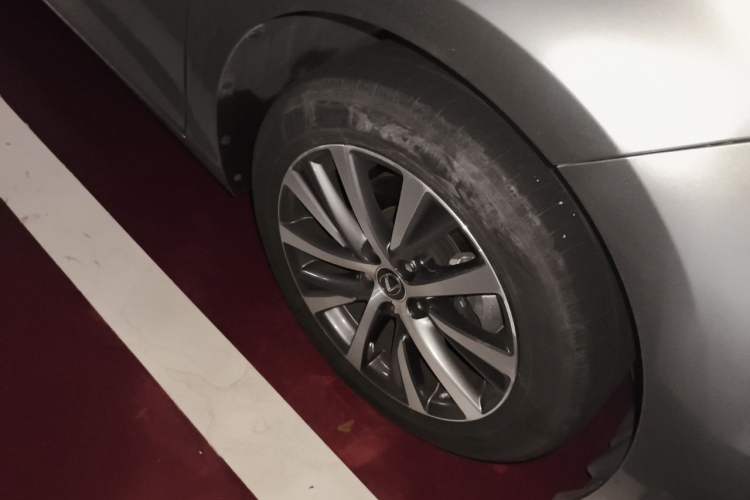 Used Lexus ES 2020 200 Excellence Edition Right Front Wheel Hub