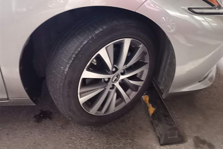Used Lexus ES 2020 300h Premier Edition Right Front Wheel Hub