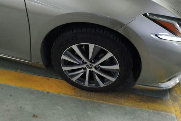 Used Lexus ES 2020 200 Excellence Edition Right Front Wheel Hub