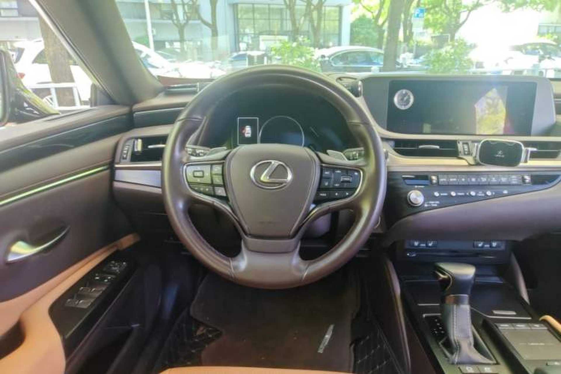 Used Lexus ES 2020 300h Deluxe Edition Steering Wheel