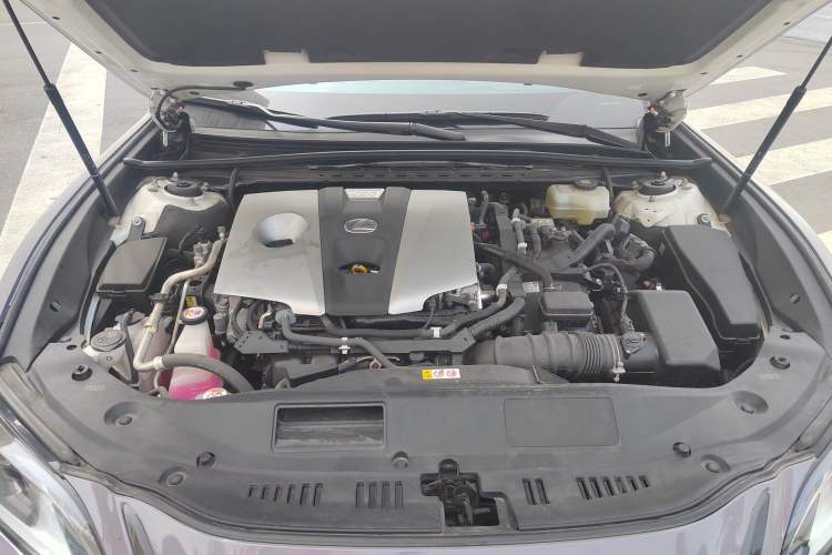 Used Lexus ES 2020 300h Premier Edition Engine Bay