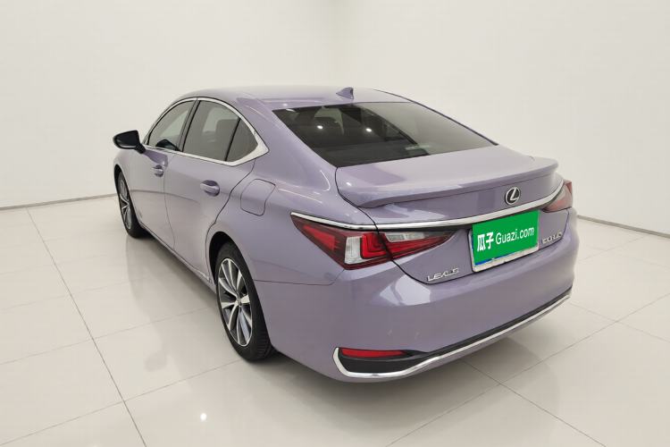 Used Lexus ES 2020 300h Premier Edition Exterior 2