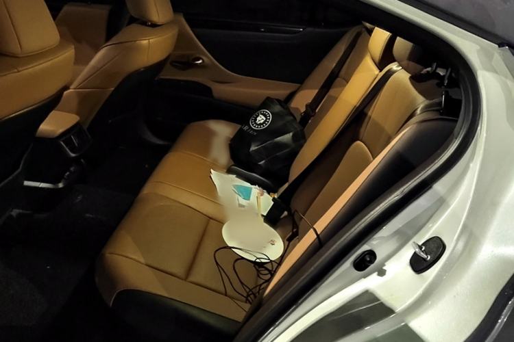 Used Lexus ES 2020 300h Premier Edition Interior 2
