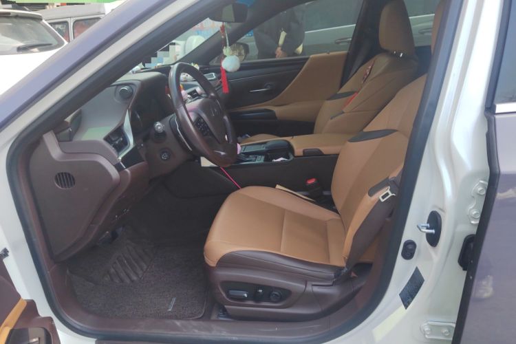 Used Lexus ES 2020 300h Premier Edition Left Front Seat