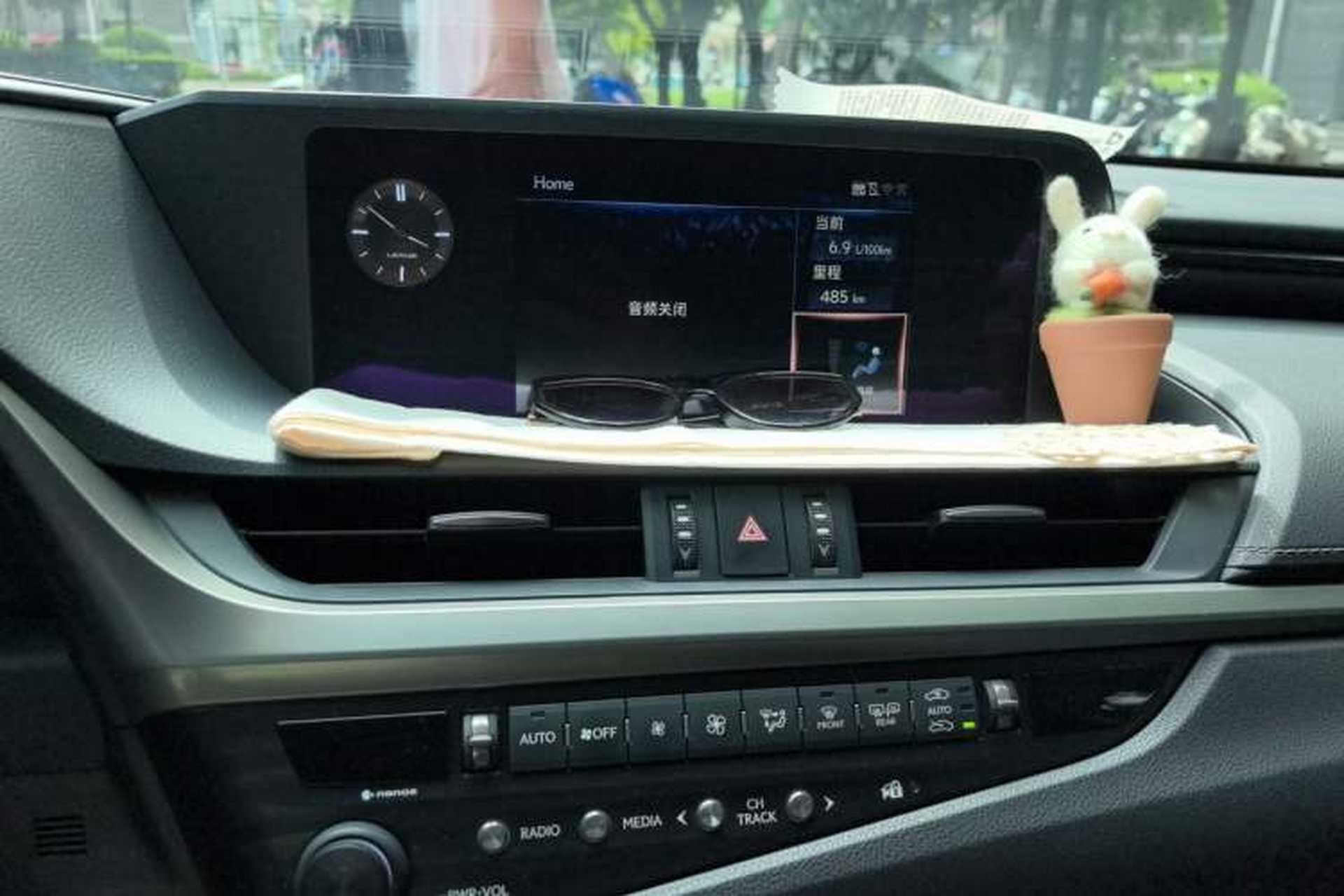 Used Lexus ES 2020 200 Excellence Edition Audio And AC Panel