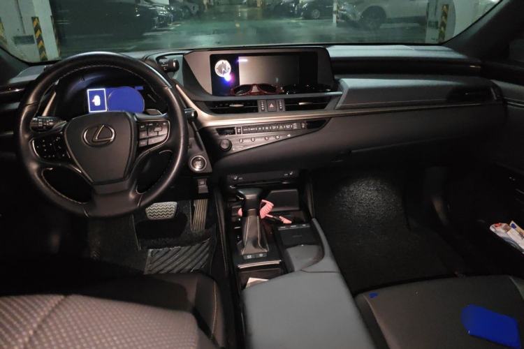 Used Lexus ES 2020 200 Excellence Edition Center Console