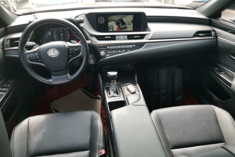Used Lexus ES 2020 200 Excellence Edition Center Console