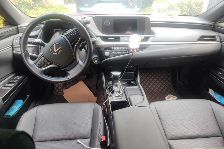 Used Lexus ES 2020 200 Excellence Edition Center Console