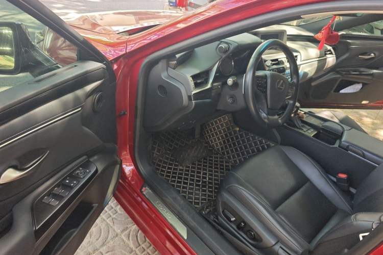 Used Lexus ES 2020 200 Luxury Edition Driver Seat