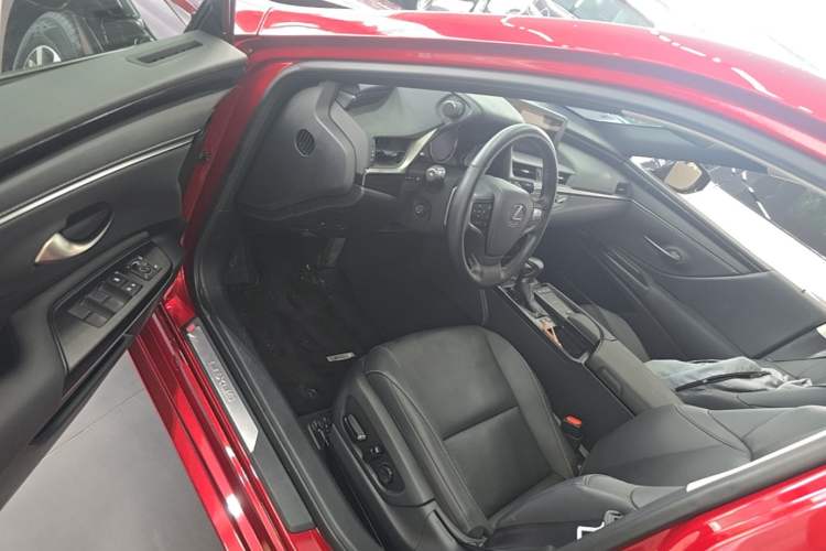 Used Lexus ES 2020 200 Excellence Edition Driver Seat