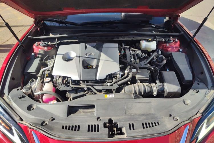 Used Lexus ES 2020 300h Premium Edition Engine Bay