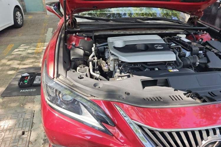 Used Lexus ES 2020 200 Luxury Edition Engine Bay Right
