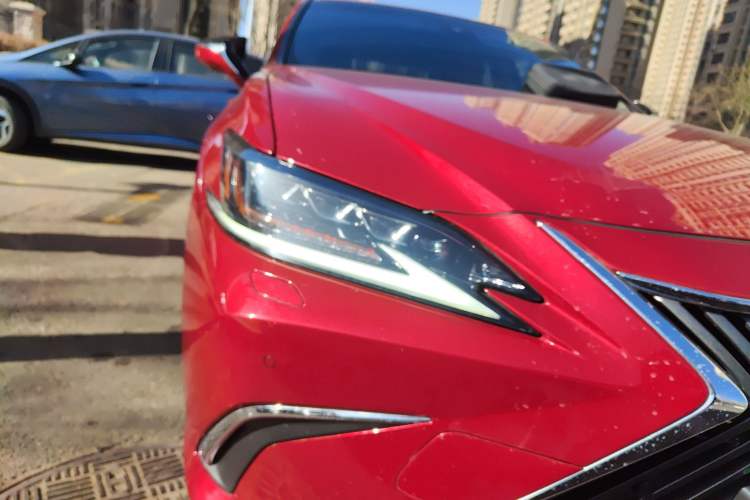 Used Lexus ES 2020 300h Premium Edition Exterior 3