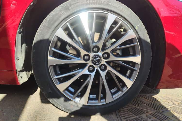 Used Lexus ES 2020 300h Premium Edition Exterior 4
