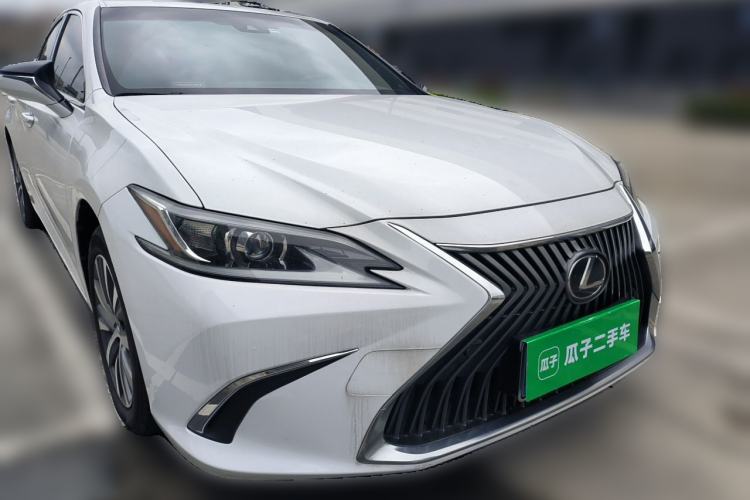 Used Lexus ES 2020 200 Excellence Edition Front Right 45 Deg