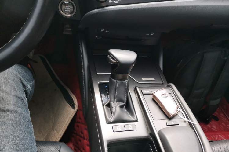 Used Lexus ES 2020 200 Excellence Edition Gear Lever