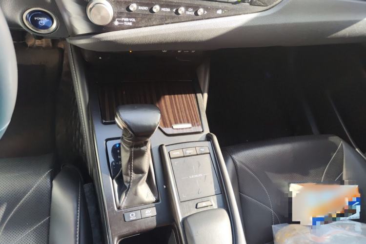 Used Lexus ES 2020 300h Premium Edition Gear Lever
