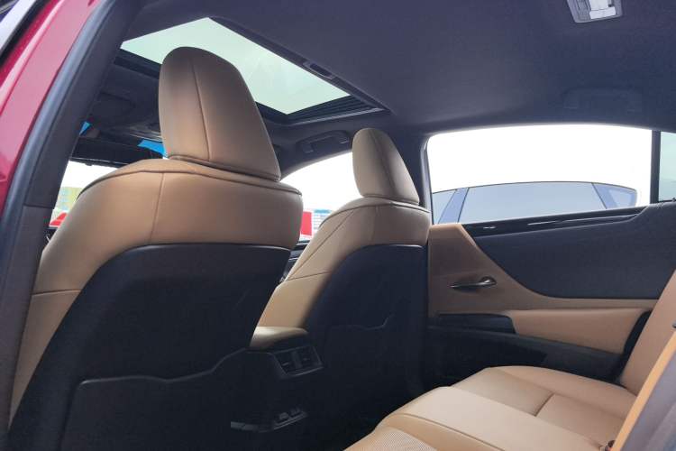 Used Lexus ES 2020 200 Luxury Edition Interior 10