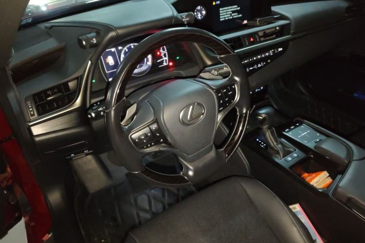 Used Lexus ES 2020 200 Luxury Edition Interior 2