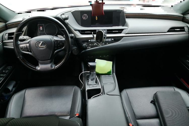 Used Lexus ES 2020 200 Luxury Edition Interior 2
