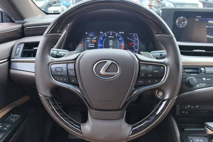 Used Lexus ES 2020 200 Luxury Edition Interior 2