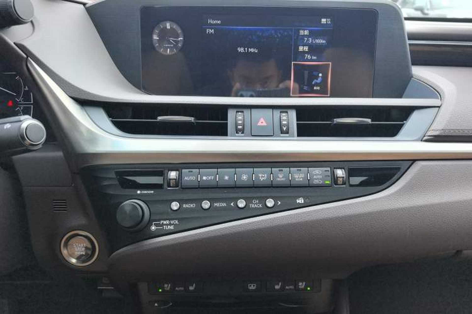 Used Lexus ES 2020 200 Luxury Edition Interior 3