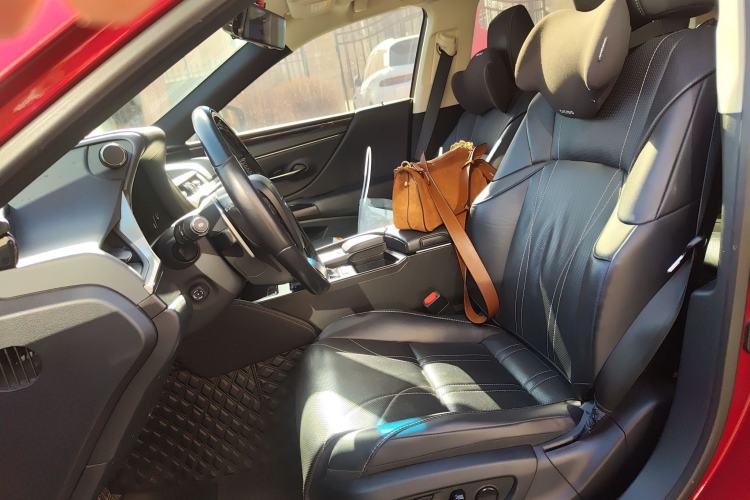 Used Lexus ES 2020 300h Premium Edition Left Front Seat