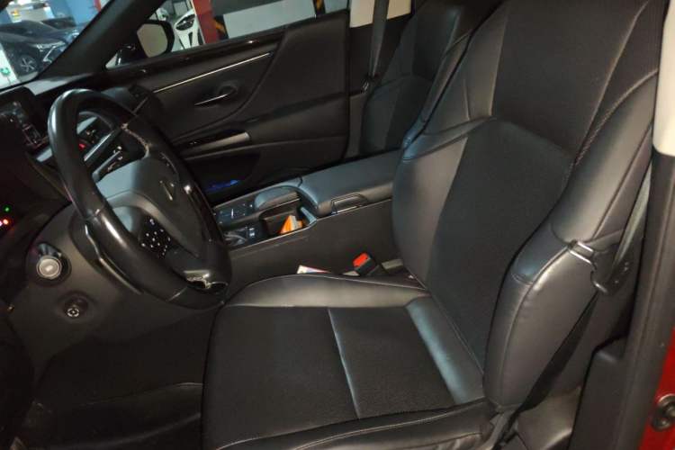 Used Lexus ES 2020 200 Luxury Edition Left Front Seat
