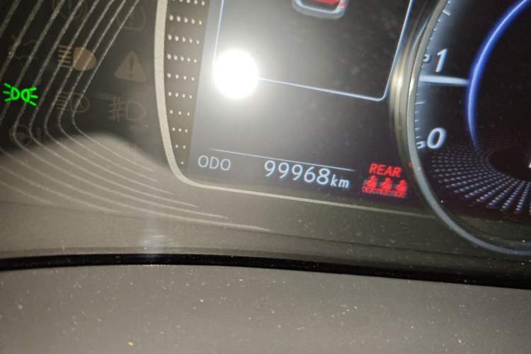 Used Lexus ES 2020 200 Luxury Edition Odometer Close Up