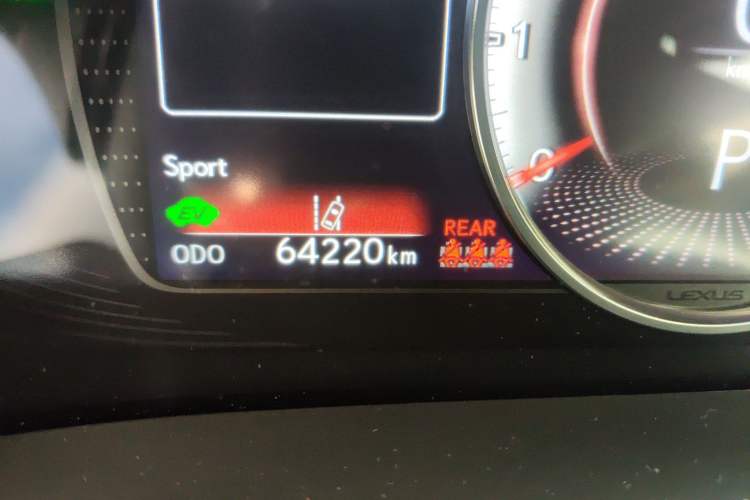 Used Lexus ES 2020 300h Premium Edition Odometer Close Up