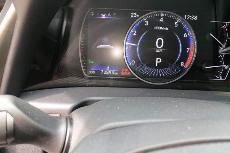 Used Lexus ES 2020 200 Luxury Edition Odometer Close Up