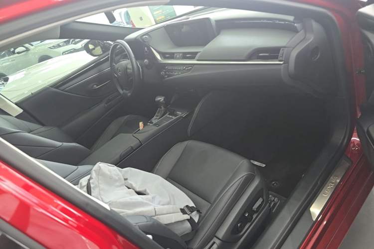 Used Lexus ES 2020 200 Excellence Edition Right Front Seat