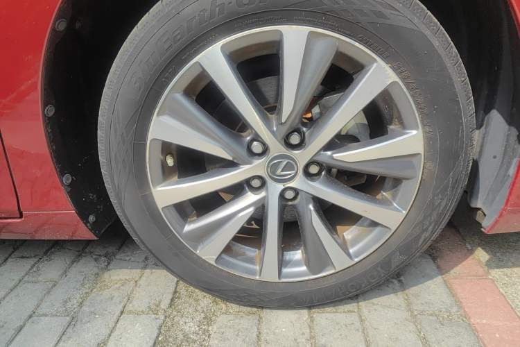 Used Lexus ES 2020 200 Excellence Edition Right Front Wheel Hub