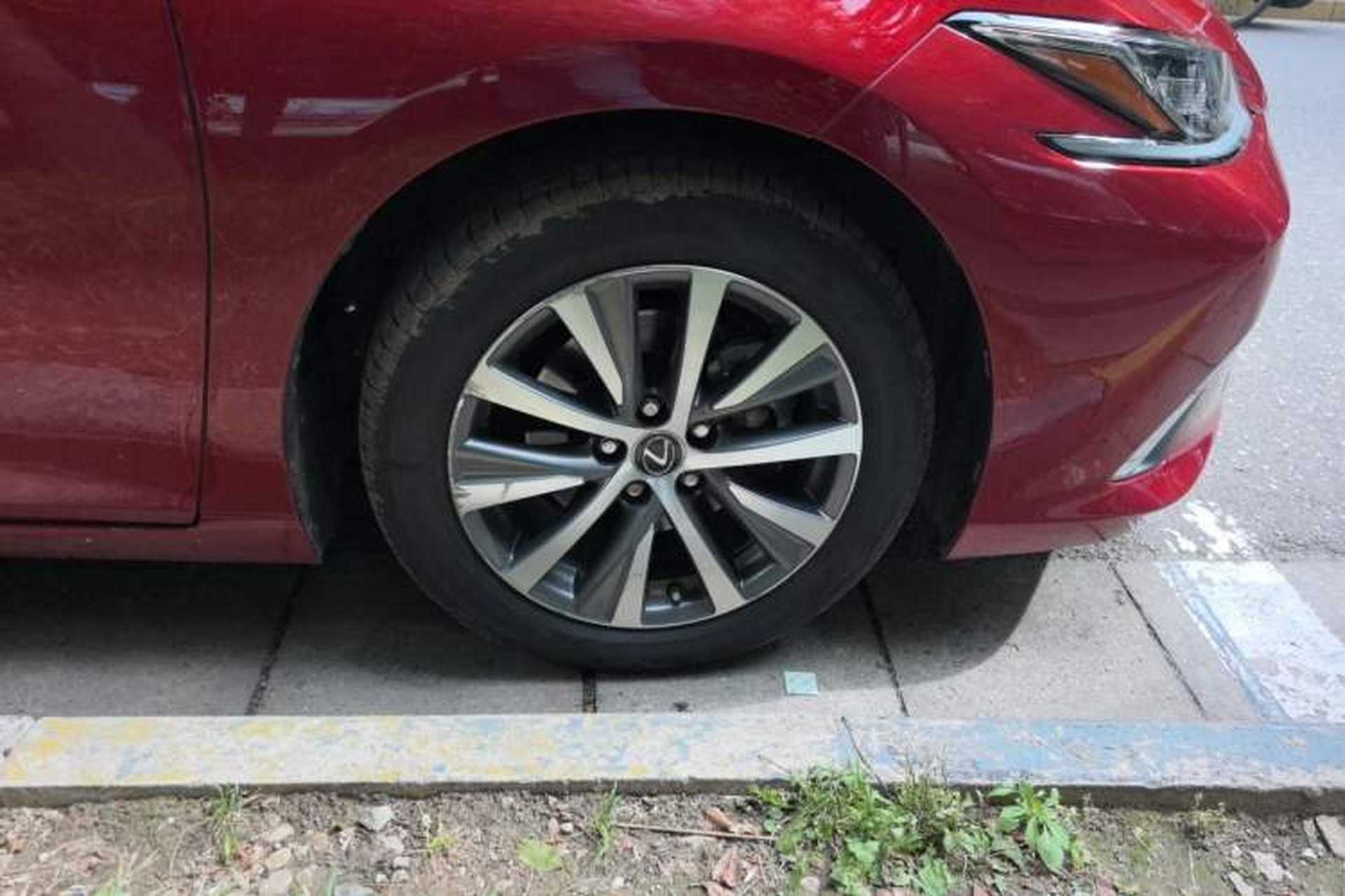Used Lexus ES 2020 200 Excellence Edition Right Front Wheel Hub