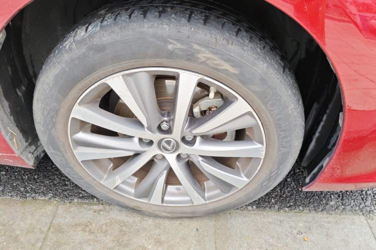 Used Lexus ES 2020 200 Excellence Edition Right Front Wheel Hub