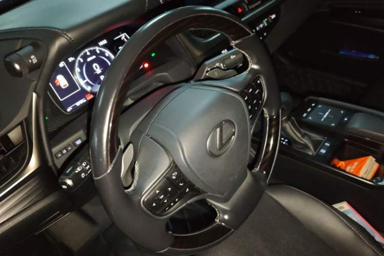Used Lexus ES 2020 200 Luxury Edition Steering Wheel