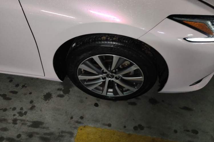 Used Lexus ES 2020 200 Excellence Edition Right Front Wheel Hub