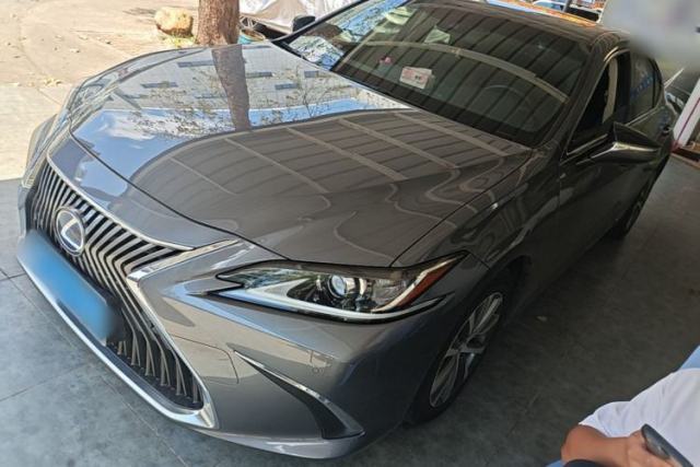 Used Lexus ES 2020 300h Premier Edition