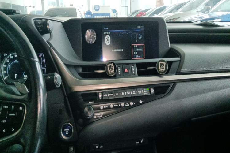 Used Lexus ES 2020 300h Premier Edition Audio And AC Panel