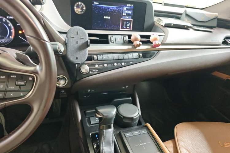 Used Lexus ES 2020 200 Luxury Edition Audio And AC Panel