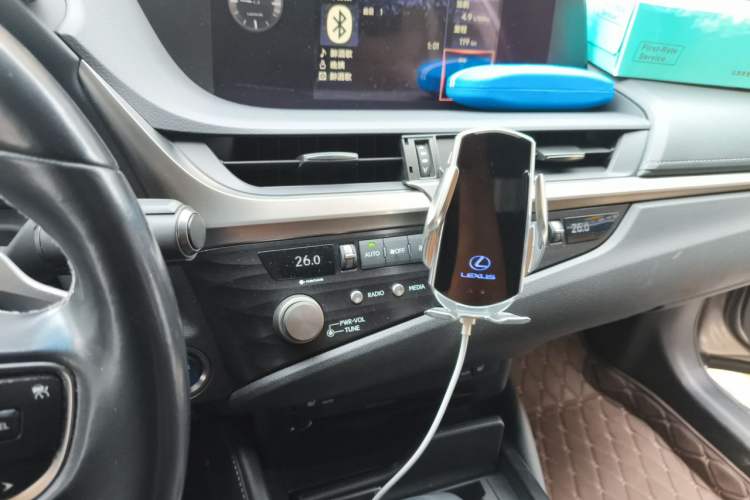 Used Lexus ES 2020 300h Premier Edition Audio And AC Panel