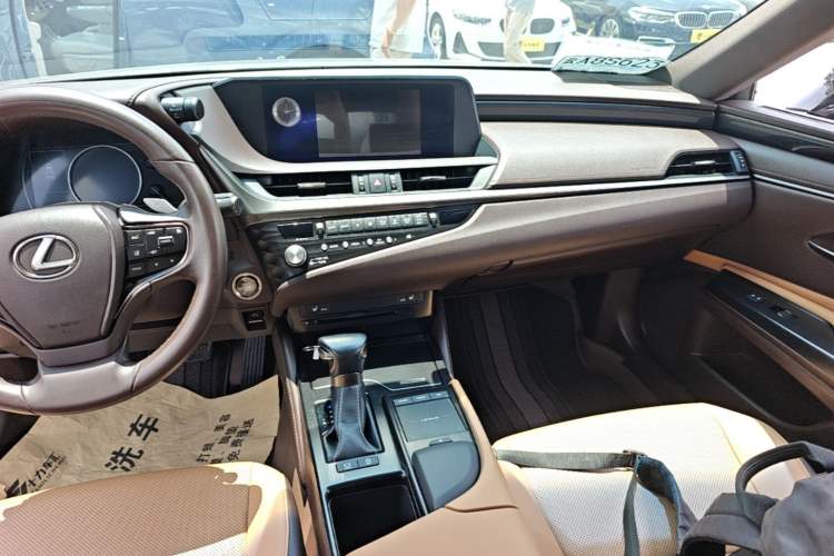 Used Lexus ES 2020 200 Excellence Edition Audio And AC Panel