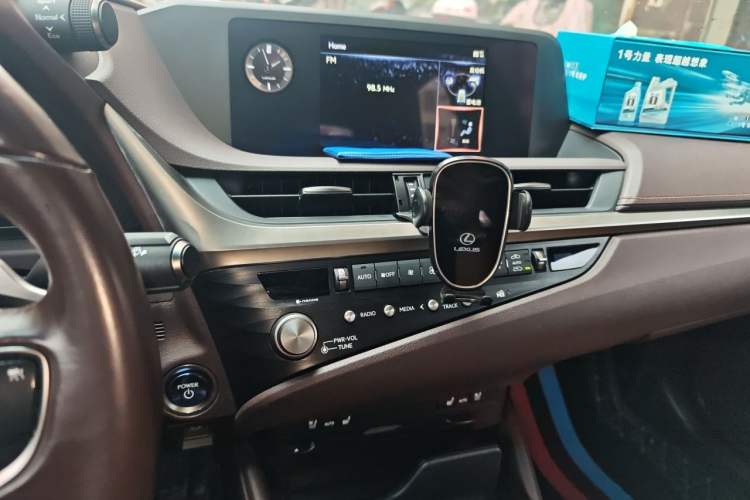 Used Lexus ES 2020 300h Premier Edition Audio And AC Panel