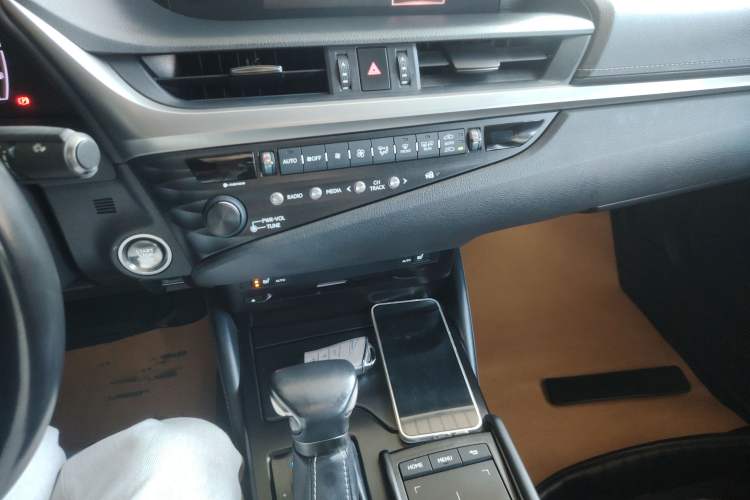 Used Lexus ES 2020 200 Excellence Edition Audio And AC Panel